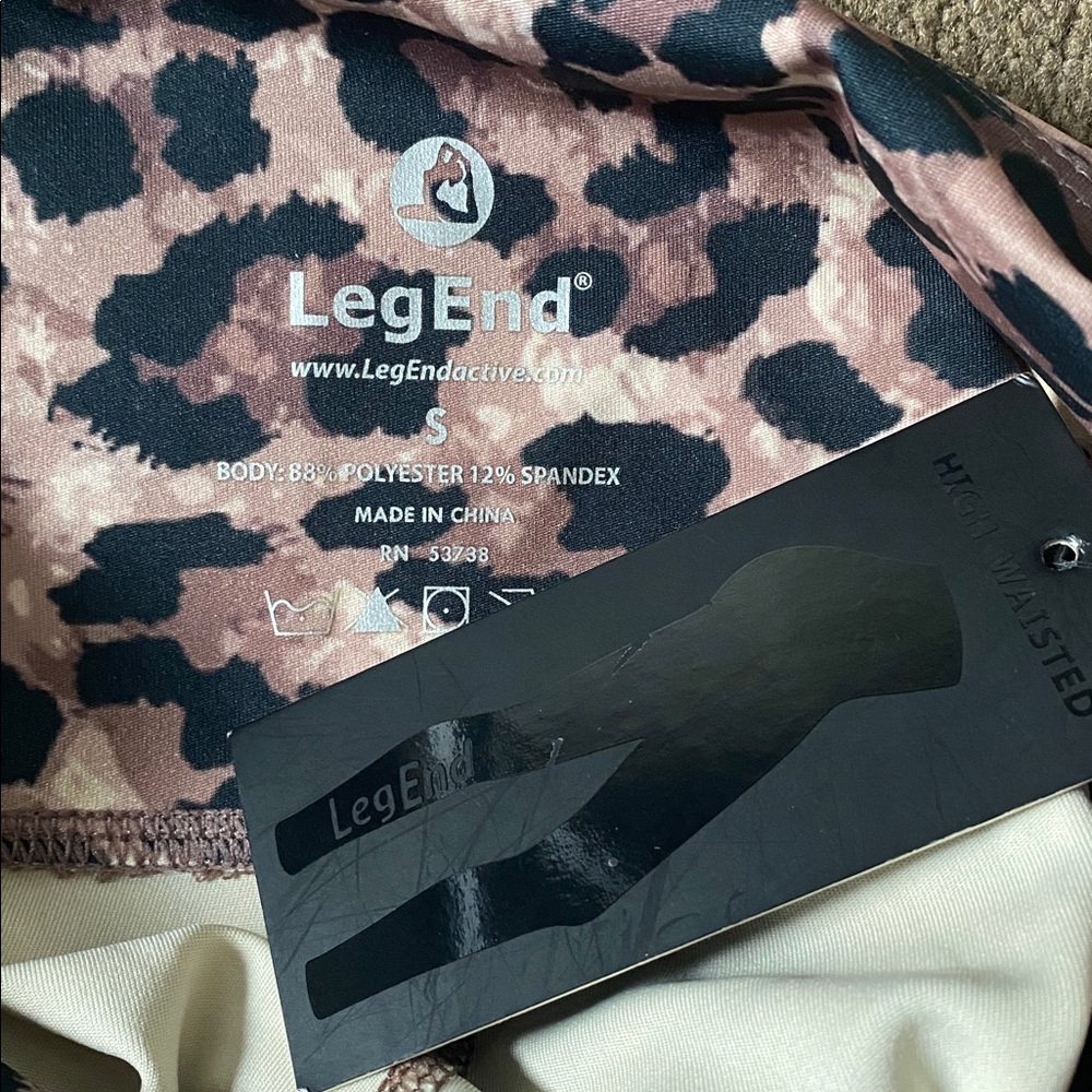 NWT Small LegEnd Leopard Printed 7/8 Legging with Pocket - Picture 4 of 4
